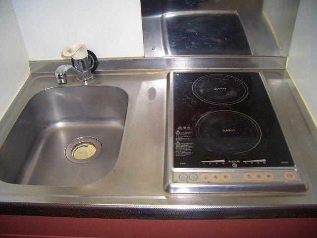 レオパレス下中里のキッチン|電気コンロ完備