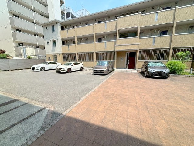 シャルムAの駐車場