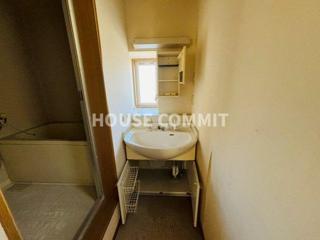 成田市東町　ＲＣ戸建ての独立洗面台