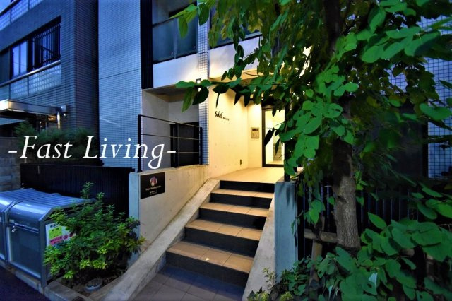 ソレーユ四谷三丁目の外観