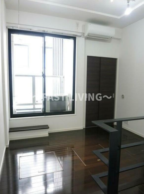 ソレーユ四谷三丁目の居間・リビング