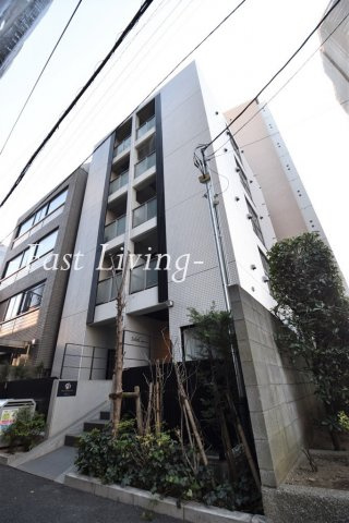 ソレーユ四谷三丁目のエントランス