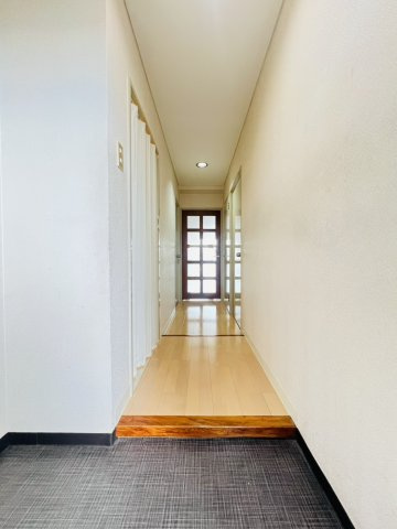 明石公園ハイタウン1号棟の玄関