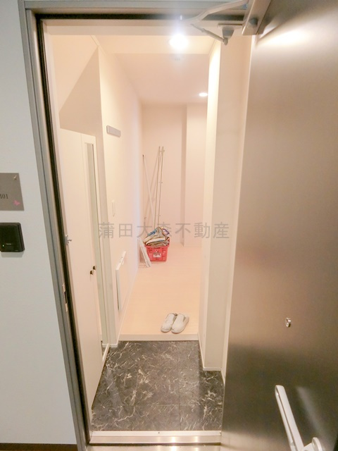 レザン池上の玄関|姿見鏡がうれしい玄関