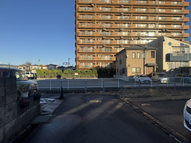 中央区神道寺南1丁目　店舗事務所の前面道路含む現地写真