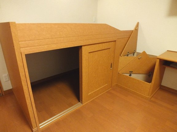 レオパレス泰夢の内装|ベッド下収納