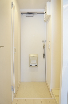 リブリ・ルームス弁天3の玄関|ゆったりとした玄関です