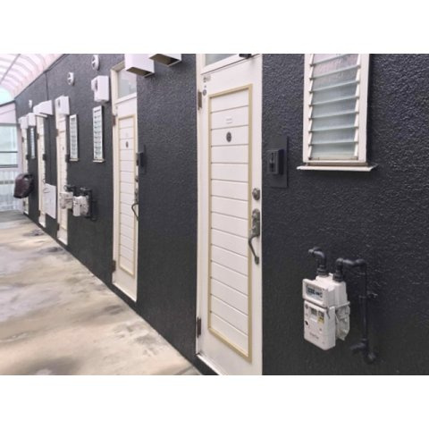 清水ハイツの玄関|収納もある玄関です