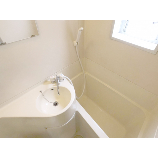 清水ハイツの浴室|お風呂で日々の疲れを落としましょう