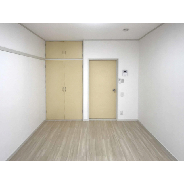 清水ハイツの寝室|落ち着いた色調の寝室です