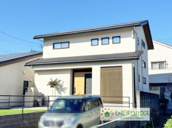 久喜市伊坂北１丁目　中古一戸建ての外観|住宅街でも際立つ注文住宅の圧倒的存在感！ぜひ一度ご内見ください♪