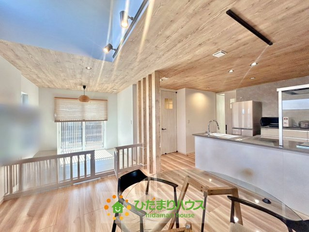 久喜市伊坂北１丁目　中古一戸建ての居間・リビング|家族団欒を楽しむことができ、常に会話が絶えない暖かな空間を演出しております。