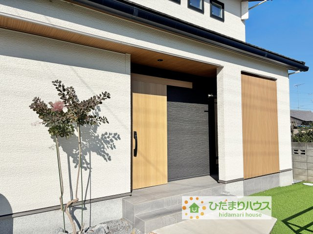 久喜市伊坂北１丁目　中古一戸建ての玄関|玄関からも和モダンな雰囲気が感じることができます。