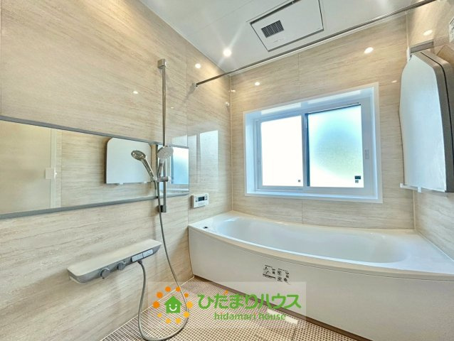 久喜市伊坂北１丁目　中古一戸建てのキッチン|はね防止の仕様となりお手入れもしやすいです。