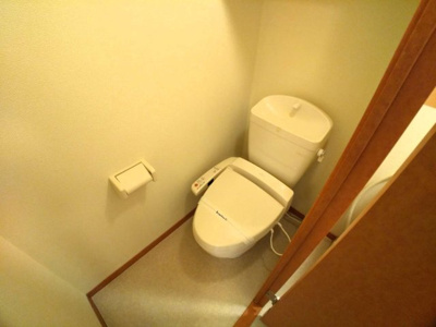 【トイレ】 | レオパレスレインボー松ヶ丘 | 明るく清潔感のあるトイレ