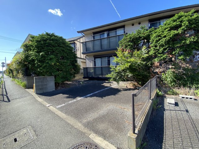 FLATS TRIPLET駐車場