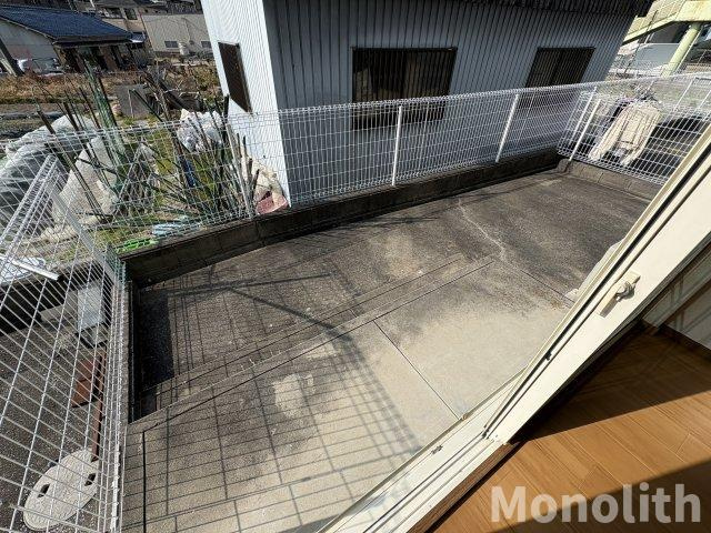 和泉市上町のアパートの庭