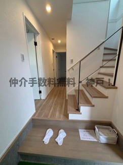 【玄関】 | 神戸市垂水区小束山2丁目　新築戸建1号地　仲介手数料無料！ | ゆったりとした玄関です