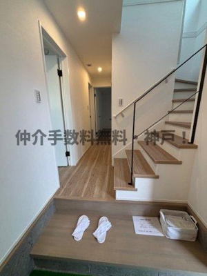 【玄関】 | 神戸市垂水区小束山2丁目　新築戸建1号地　仲介手数料無料！ | ゆったりとした玄関です