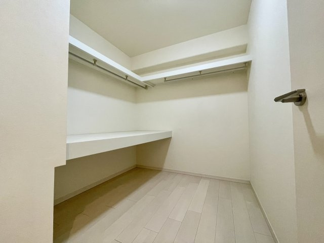 コアマンション女子大通りの収納|荷物が多い方には嬉しいWICです。お部屋の中をすっきりできます。