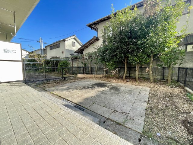 コアマンション女子大通りの庭|テラスとお庭です。こちらも綺麗にメンテナンスされていますので自分好みのお庭にできます。