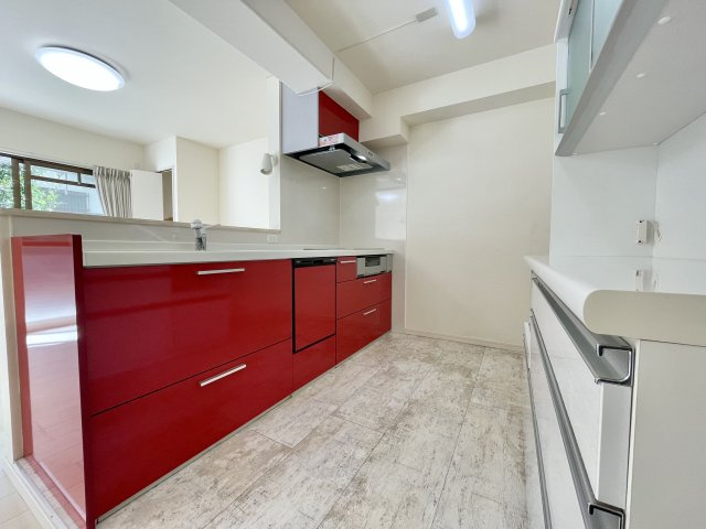 コアマンション女子大通りのキッチン|2016年5月に水回りも交換済み。キッチンはパナソニック製のシステムキッチンを採用。