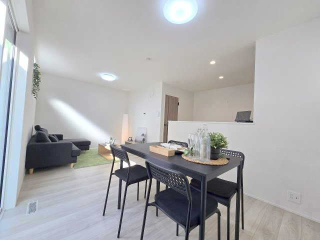 八王子市大和田町1丁目　全2棟の居間・リビング