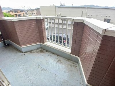 【バルコニー】 | グリーンコート柿内 | 外からの目が気にならないバルコニーで洗濯物が干せます