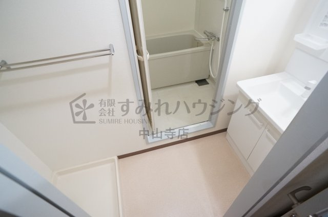 REIWA宝塚の洗面所|参考、同建物・同間取りの号室