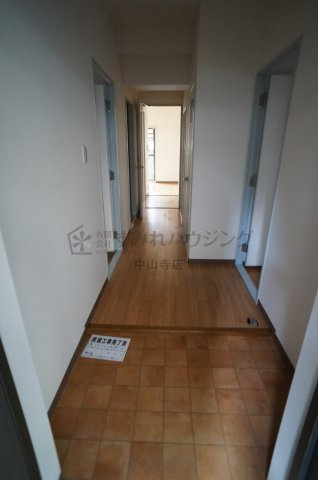 REIWA宝塚の玄関|参考、同建物・同間取りの号室