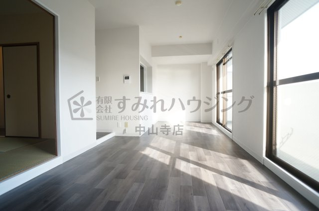 REIWA宝塚の居間・リビング
