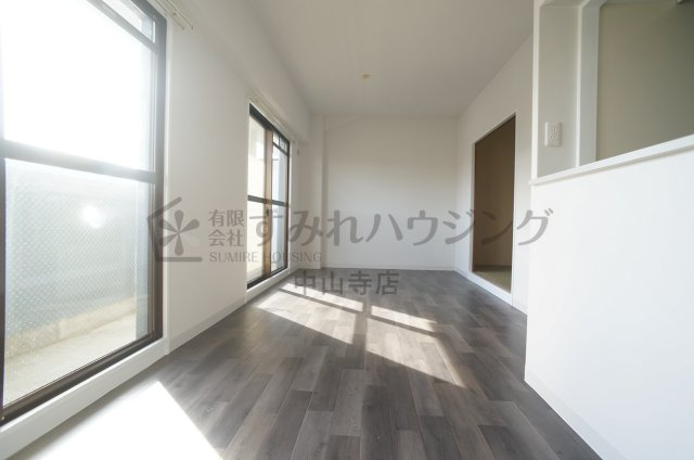 REIWA宝塚の居間・リビング
