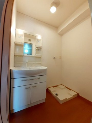 【洗面所】 | ウエストフィール伍号館 | ゆったりとスペースのある洗面所