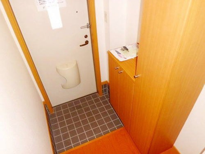 【玄関】 | エテルノ・スクウェア四番館 | 収納もある玄関です