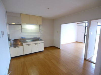 【居間・リビング】 | ロイヤル２１ | こちらのリビングで趣味の時間をお楽しみください