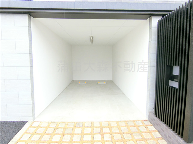 アトリオフラッツ羽田の駐車場|敷地内平置き駐車場　空き状況等詳細はお問合せください。