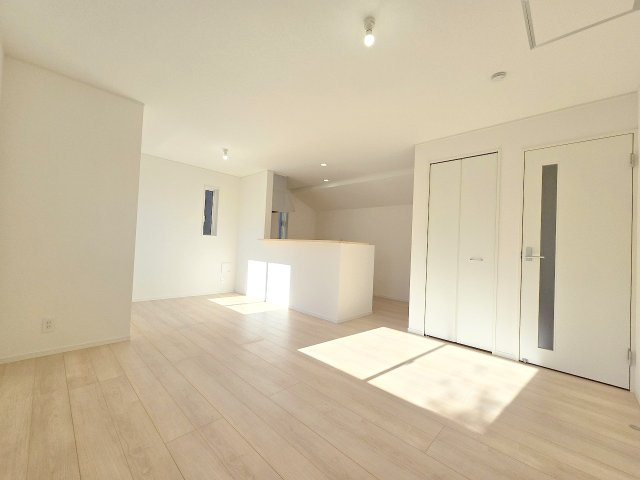 八王子市大和田町7丁目　全２棟の居間・リビング