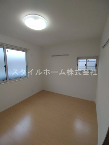 プール・トゥジュールの洋室|別部屋写真です。