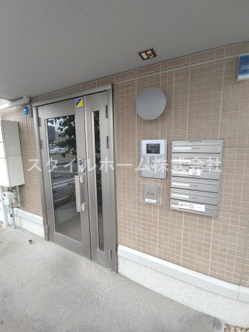 プール・トゥジュールのエントランス|エントランスです。