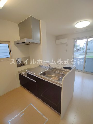 プール・トゥジュールのキッチン|別部屋写真です。