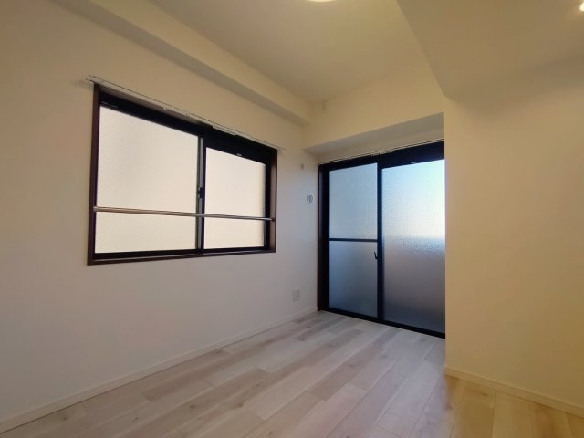 ワイズユウラク西所沢の洋室