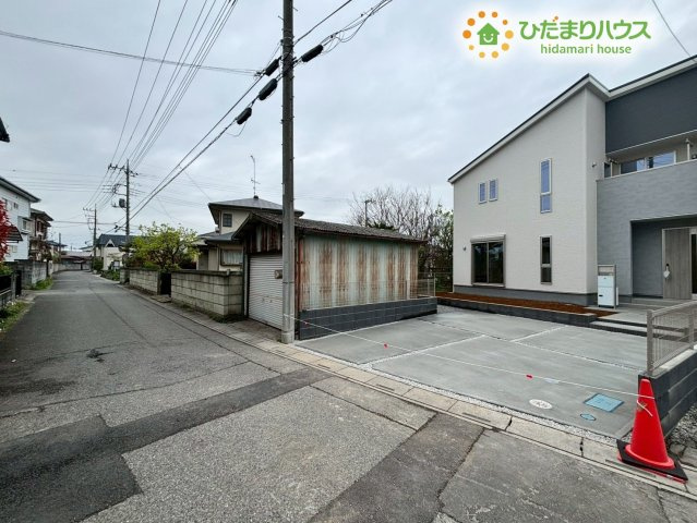 鴻巣市鎌塚　新築戸建　リーブルガーデン01の前面道路含む現地写真