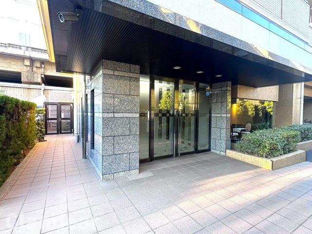 コスモ平井ガーデンフォルムのエントランス|ドキドキの新生活も、安心してスタート。ぴったりの住まいを見つけませんか？クランディアが一緒に住まい選びをサポートします‼　まずは、お気軽にお問合せください　＃クランディア