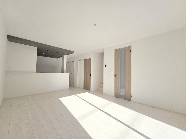 八王子市大和田町7丁目　全1棟の居間・リビング