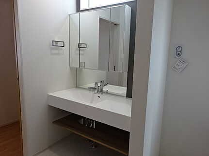 広島市南区向洋新町2丁目　新築一戸建て(全2棟)の独立洗面台