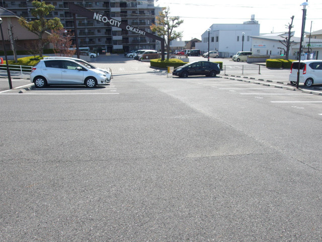ネオシティ岡崎参番館　318の駐車場