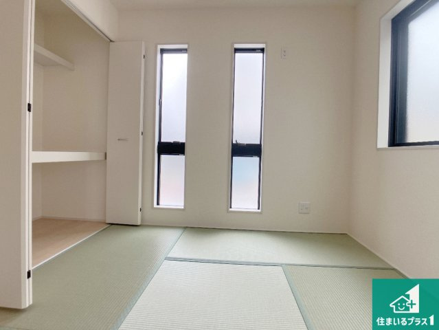 加東市多井田　第3期　新築一戸建ての和室|一室あると便利な和室は客間としてだけでなく、小さなお子様のプレイルームや食後のくつろぎスペースとしてもご利用いただけます。収納もついていますので大活躍間違いなし！
