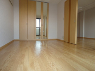 【内装】 | ファームヴィレッジ・やしろⅠ | 洋室(姿鏡付きＣＬ)