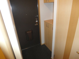 【玄関】 | ファームヴィレッジ・やしろⅠ | 玄関(人感センサーライト)