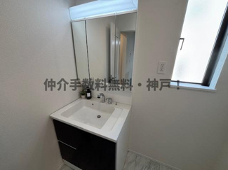 【独立洗面台】 | 神戸市西区桜が丘東町4丁目　新築戸建　仲介手数料無料！ | 朝の身支度には欠かせない独立洗面化粧台